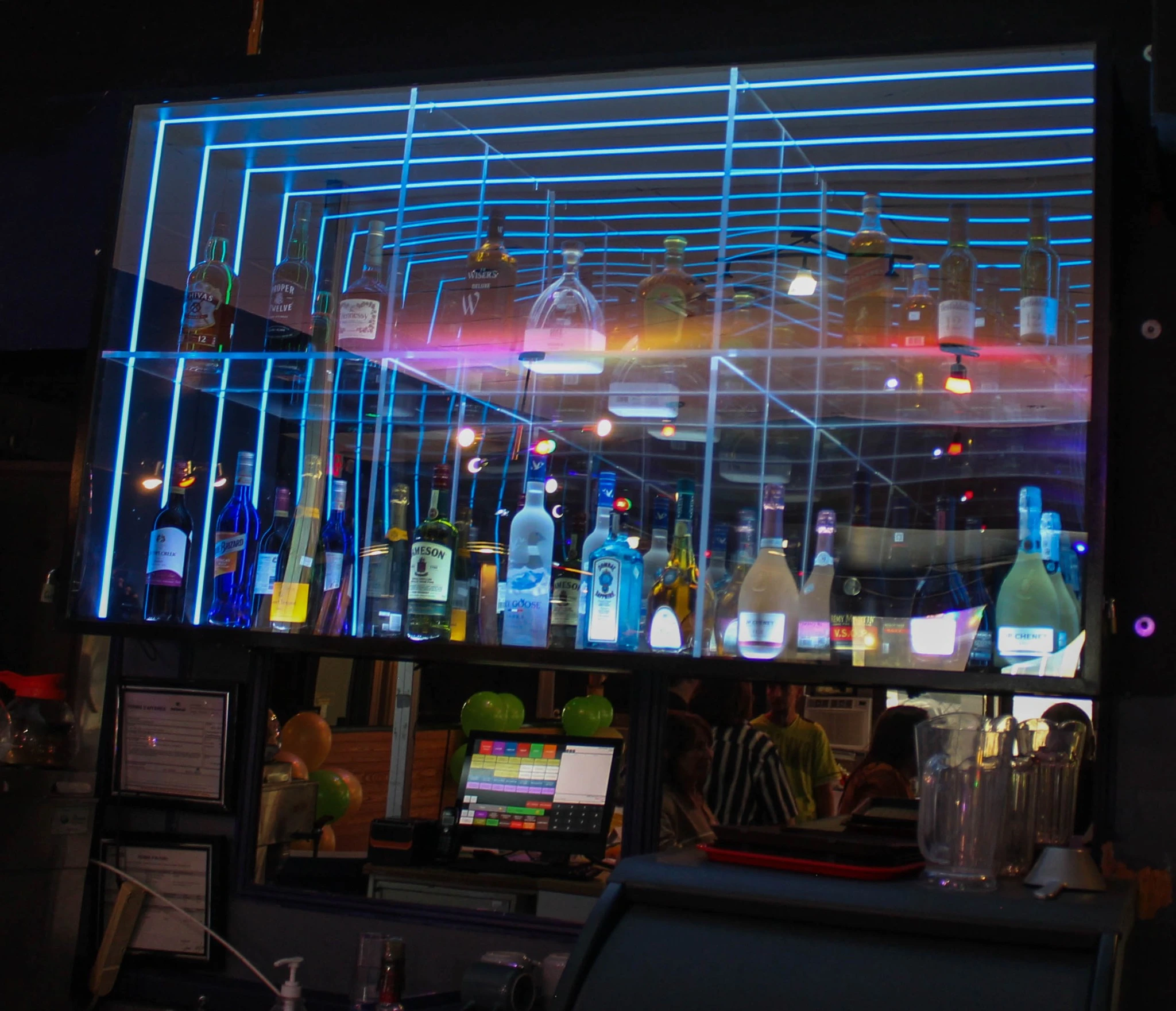 Bar lumineux du restaurant